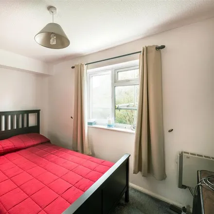 Image 7 - The Skylane, Skipton Way, Horley, RH6 8LP, United Kingdom - Apartment for rent