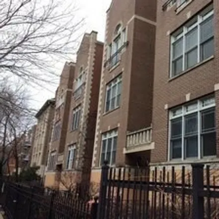 Rent this 3 bed apartment on 4235-4237 North Kenmore Avenue in Chicago, IL 60613