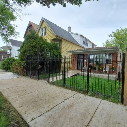 Buy this 3 bed house on 8204 South Muskegon Avenue in Chicago, IL 60617
