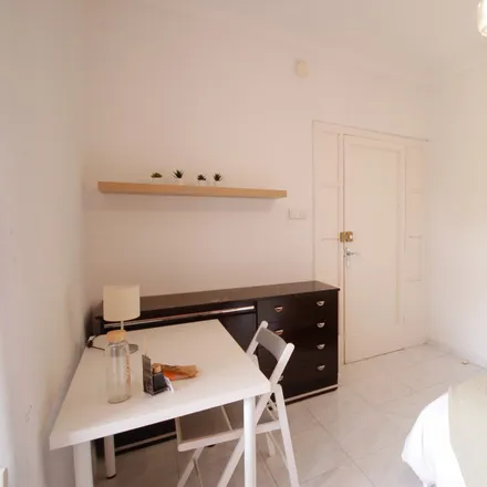 Image 7 - Carrer del Cinca, 4, 08030 Barcelona, Spain - Room for rent