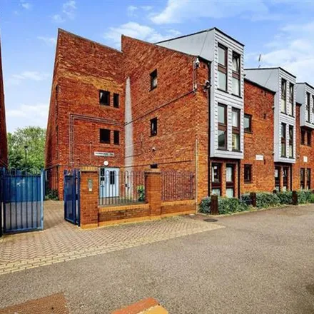Image 2 - Wycliffe End, Aylesbury, HP19 7XB, United Kingdom - Apartment for rent
