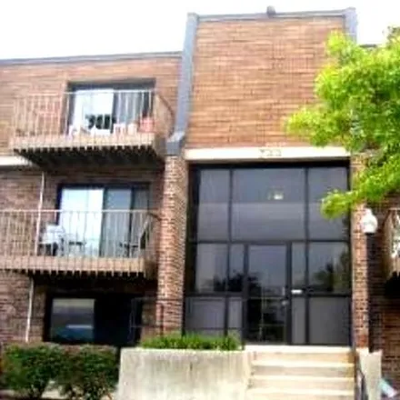 Rent this 2 bed condo on Mullingar Court in Schaumburg, IL 60193