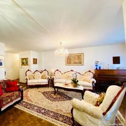 Image 3 - 97-37 63rd Road, New York, NY 11374, USA - Apartment for sale