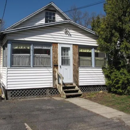 Buy this 3 bed house on 718 Draper Avenue in Rotterdam, NY 12306
