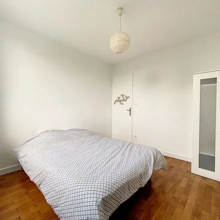 Rent this 3 bed apartment on 20 Rue Simon Jallade in 69110 Sainte-Foy-lès-Lyon, France