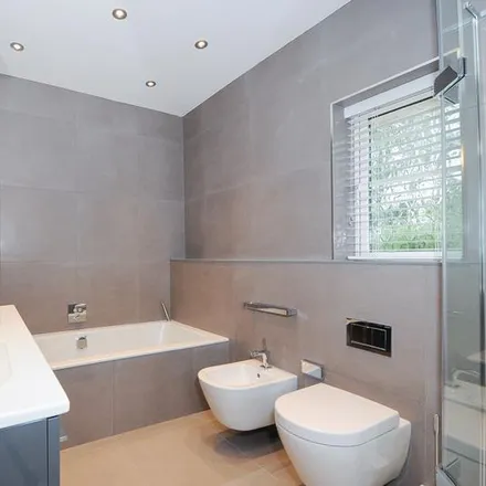 Image 4 - St. David's Drive, Englefield Green, TW20 0BA, United Kingdom - House for rent