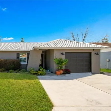 Buy this 3 bed house on 1229 Cinnamon Way East in Lakeland, FL 33801