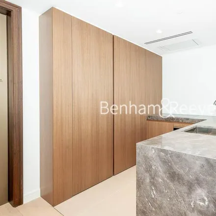 Image 2 - Lincoln Square, 18 Portugal Street, London, WC2A 2AT, United Kingdom - Apartment for rent