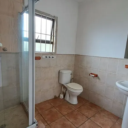 Image 3 - Prince Street, Athlone Park, Umbogintwini, South Africa - Apartment for rent