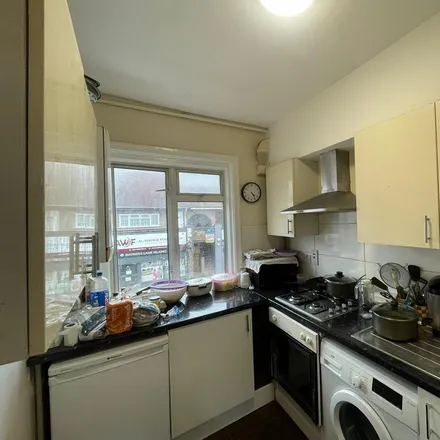 Image 2 - Herbs & Bliss, Rayners Lane, London, HA5 5DY, United Kingdom - Apartment for rent