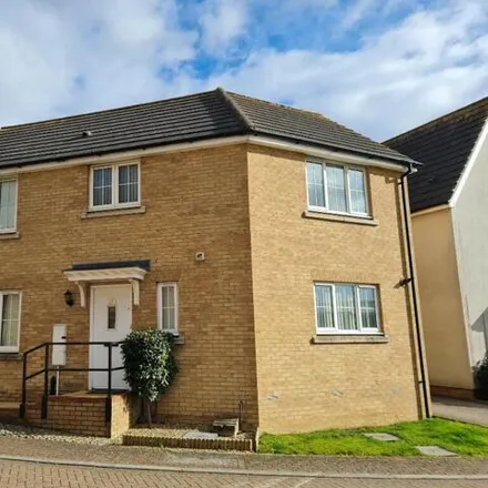 Buy this 3 bed house on Song Thrush Close in Stowmarket, IP14 5WG