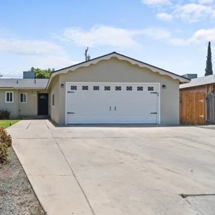 Buy this 3 bed house on 585 West Oakmont Avenue in Porterville, CA 93257