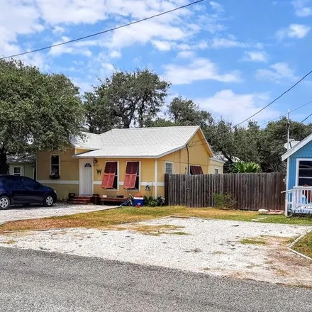 Image 1 - 402 East Nopal Street, Rockport, TX 78382, USA - Townhouse for sale