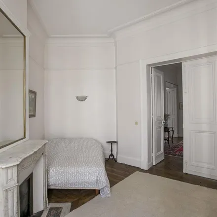 Rent this 3 bed apartment on 5 v Place du Général Catroux in 75017 Paris, France