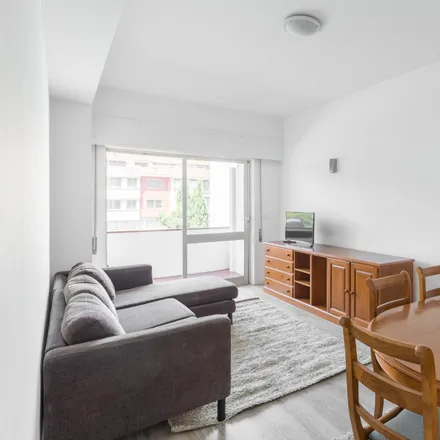 Rent this 3 bed apartment on Rua de Vilar 141 in 4150-177 Porto, Portugal