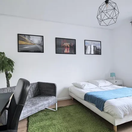 Rent this 4 bed apartment on 22 Rue Duret in 75116 Paris, France