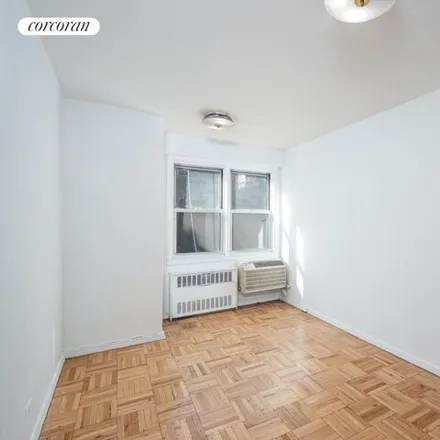 Image 5 - 150 East 37th Street, New York, NY 10016, USA - Condo for sale