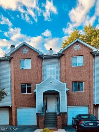 Buy this 2 bed condo on 363 Village Point Drive in Akron, OH 44313