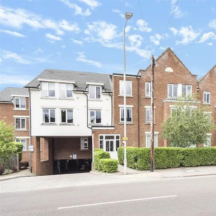 Rent this 2 bed apartment on B&M in Nightingale Road, Hitchin