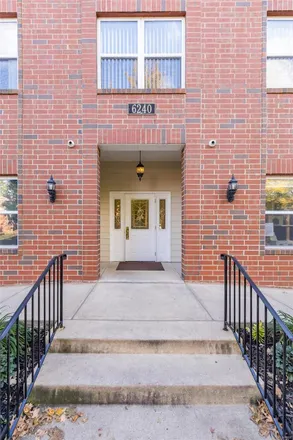 Image 4 - 6221 Sunshine Drive, Saint Louis, MO 63109, USA - Condo for sale