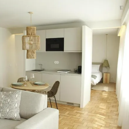 Image 4 - Fátima & Teresa Simas, Rua de Santa Catarina, 4000-054 Porto, Portugal - Apartment for rent