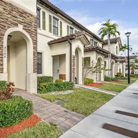 Image 9 - 9244 West 33rd Way, Hialeah, FL 33018, USA - Townhouse for sale