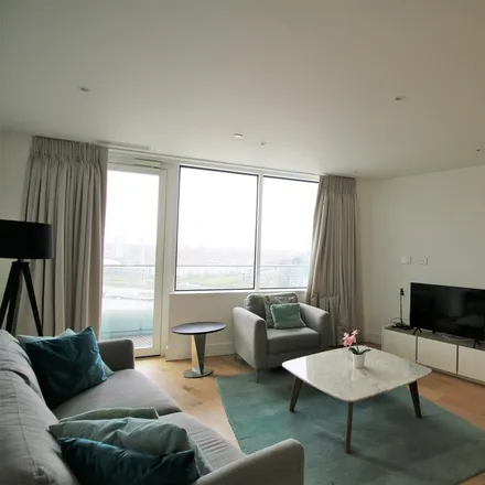 Image 2 - Lombard Wharf, 12 Lombard Road, London, SW11 3FU, United Kingdom - Apartment for rent