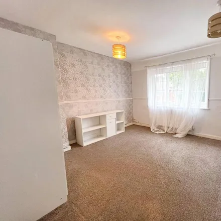 Image 4 - Laurie Road, London, W7 1JD, United Kingdom - House for rent
