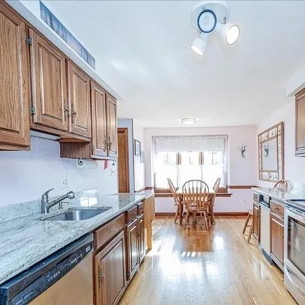 Image 4 - 46 Carriage Way, Tapleyville, Danvers, MA 01923, USA - Condo for sale
