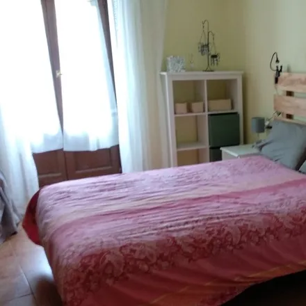 Rent this 3 bed room on Aparcamiento Plaza del Carmen in Plaza del Carmen, 28013 Madrid
