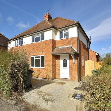 Rent this 6 bed duplex on 20 Ashenden Road in Guildford, GU2 7XE