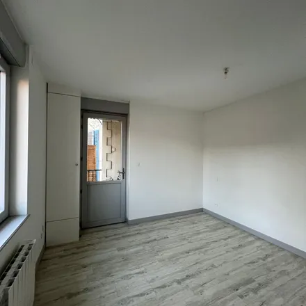 Image 5 - Quai de Pincourt, 42300 Roanne, France - Apartment for rent