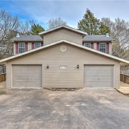 Buy this studio house on 3134 North Kensington Court in Fayetteville, AR 72703