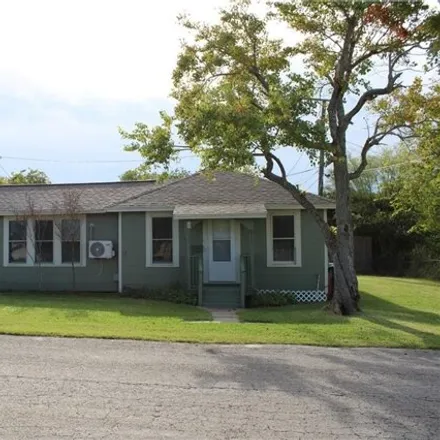 Rent this 2 bed house on 633 4th Avenue in Portland, TX 78374
