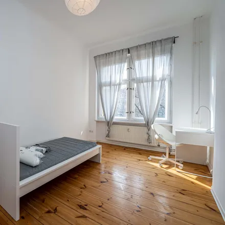 Rent this 5 bed room on Bornholmer Straße 17 in 10439 Berlin, Germany