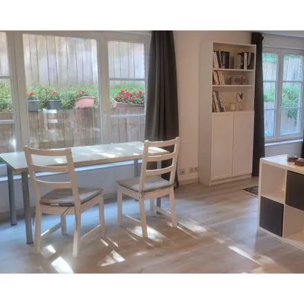 Rent this studio apartment on Avenue de la Faisanderie - Fazantenparklaan 30 in 1150 Woluwe-Saint-Pierre - Sint-Pieters-Woluwe, Belgium