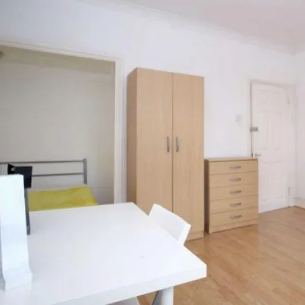 Rent this 4 bed room on Wash E7 in Romford Road, London