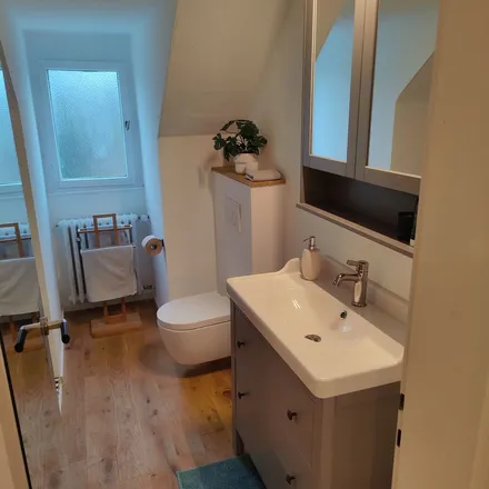 Rent this 3 bed apartment on Uedesheimer Straße 61 in 40221 Dusseldorf, Germany
