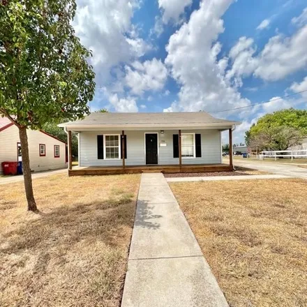 Buy this 3 bed house on 705 North Washington Street in Farmersville, TX 75442
