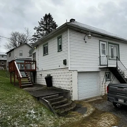 Buy this 1 bed house on Hoffman Alley in Oil City, PA 16301