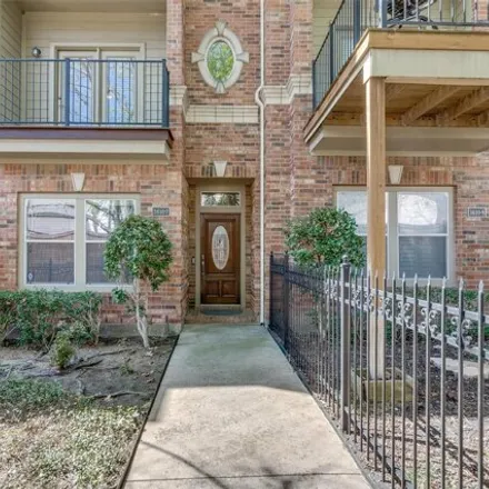 Rent this 3 bed townhouse on 3611 Dickason Avenue in Dallas, TX 75219