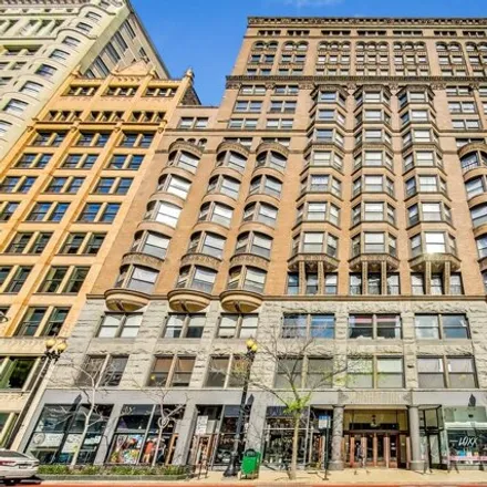 Rent this 3 bed apartment on Manhattan Building in 431 South Dearborn Street, Chicago
