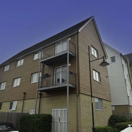 Rent this 2 bed apartment on The Causeway in Lower Upnor, ME4 3SR