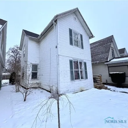 Buy this 4 bed house on 470 Raymer Boulevard in Toledo, OH 43605