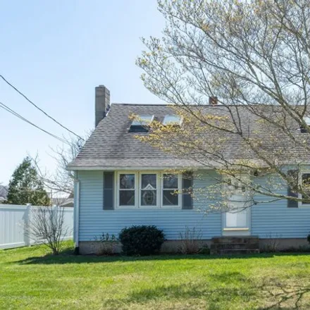 Buy this 3 bed house on 3 Edgewood Avenue in Waterford, CT 06385