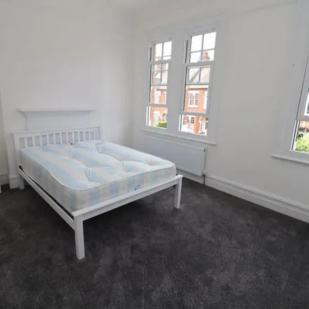 Image 9 - Woodgrange Avenue, London, W5 3NN, United Kingdom - Apartment for rent