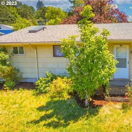 Buy this 4 bed house on 572 West 27th Place in Eugene, OR 97405