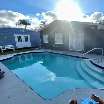 Image 2 - 2095 Valencia Way, Clearwater, Florida, 33764 - House for sale