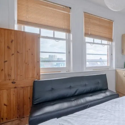 Rent this studio apartment on Oakley Gardens in London, N8 9PB