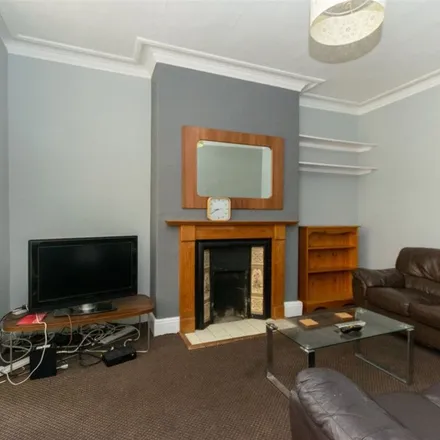 Rent this 4 bed apartment on Grimthorpe Terrace in Leeds, LS6 3JS